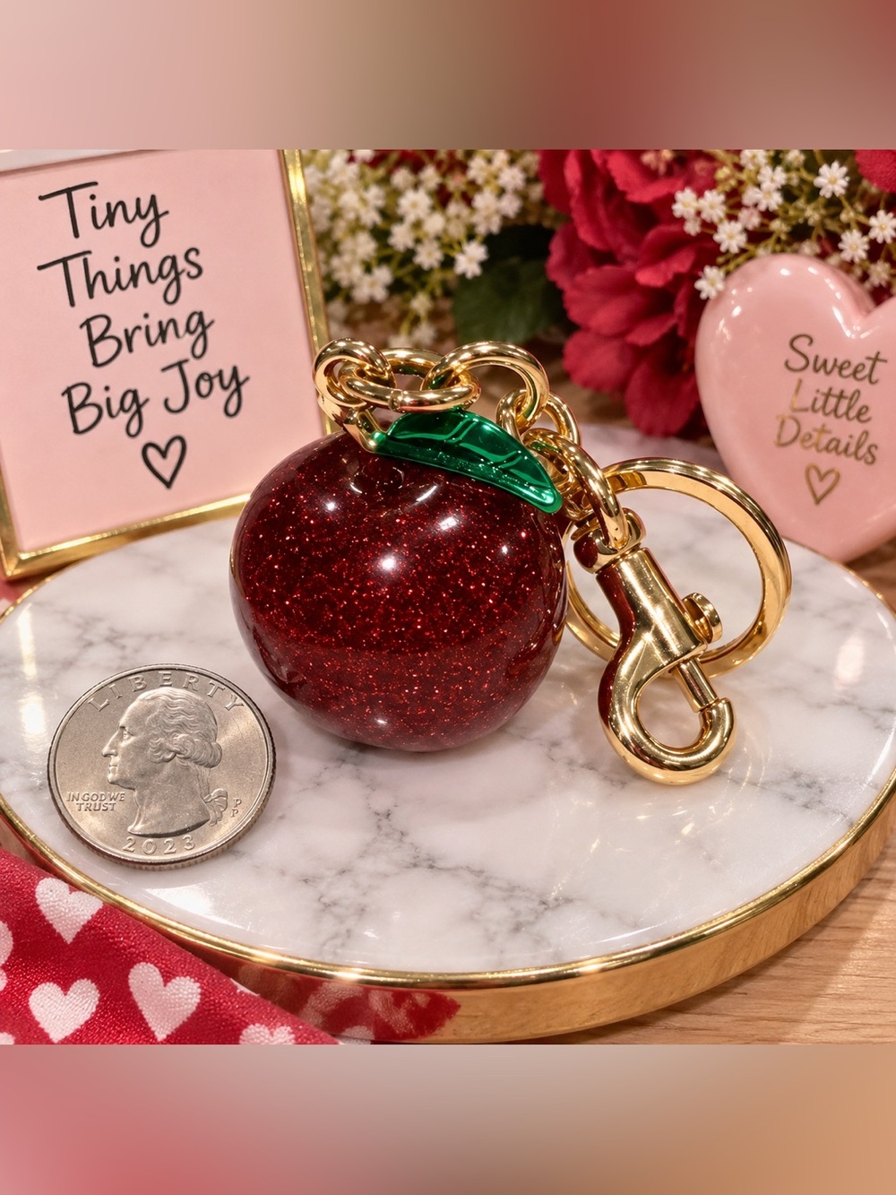 🍎 Glitter Red Apple Keychain Charm - Picture 2 of 3